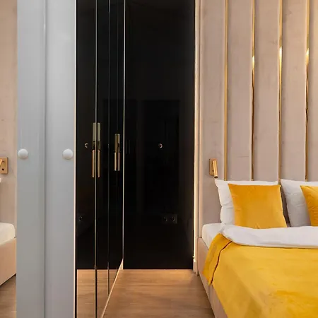 Apartment - Great Location- Luxury One Bedroom - Grzybowska 37 *