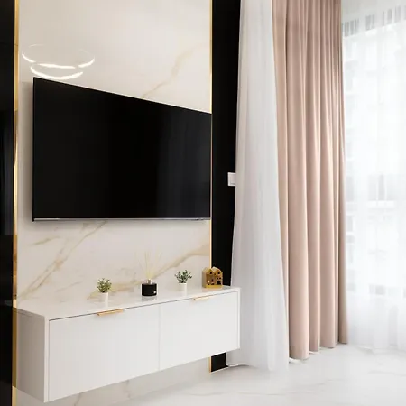 - Great Location- Luxury One Bedroom - Grzybowska 37 Warsaw